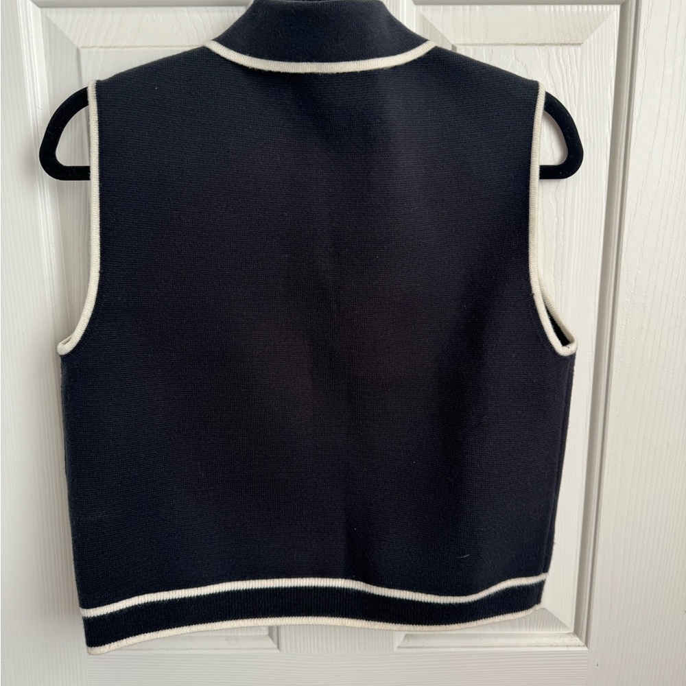 Abercrombie & Fitch Black and White Crop Top - Picture 2 of 4